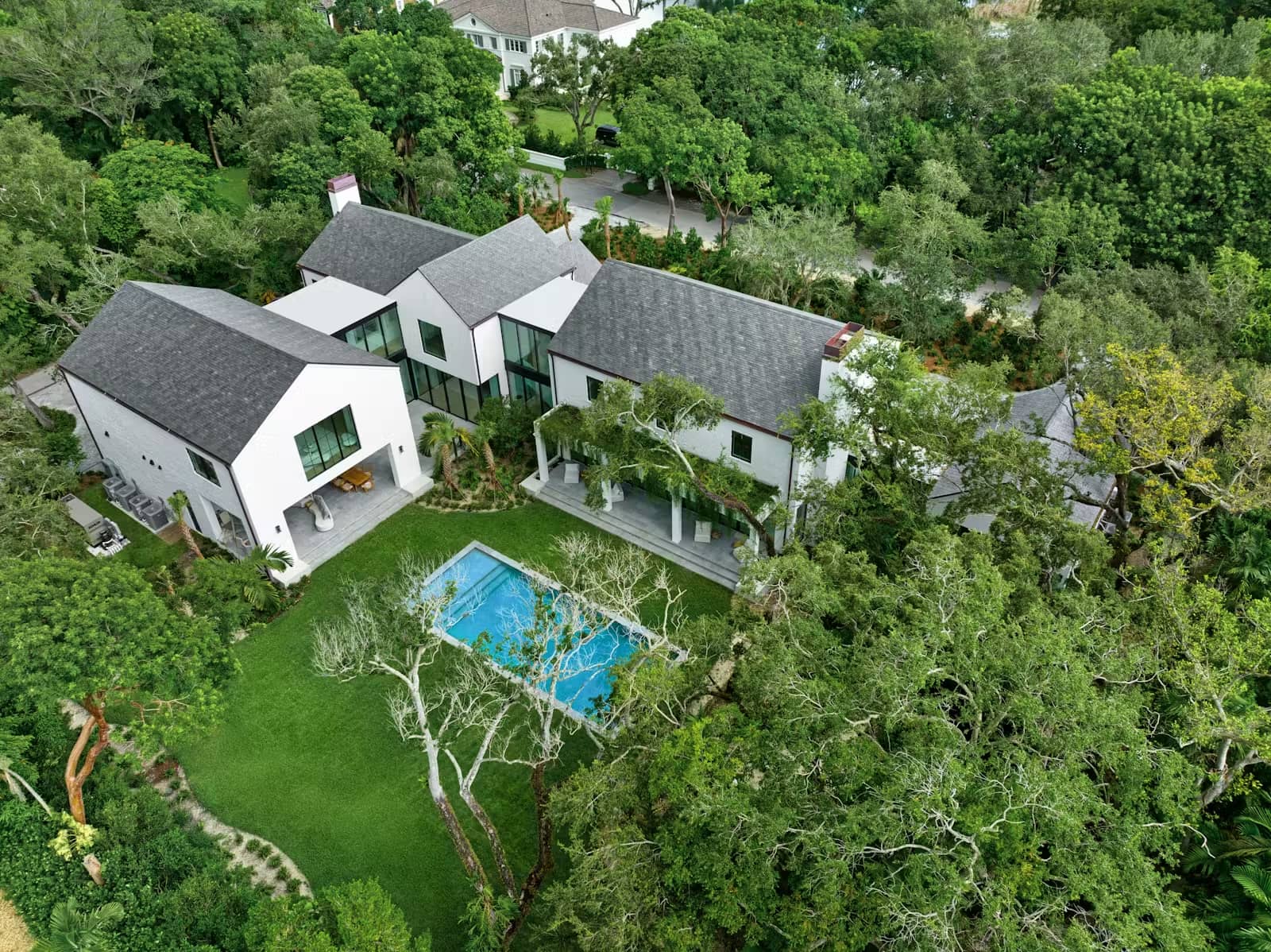 Extreme Roofing spotlight project — completed roof in South Florida
